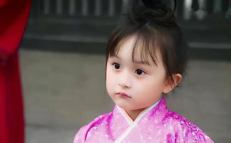 刘楚恬的微博更新，2岁出道童星，甜美长相禁整容，现今变化惊人