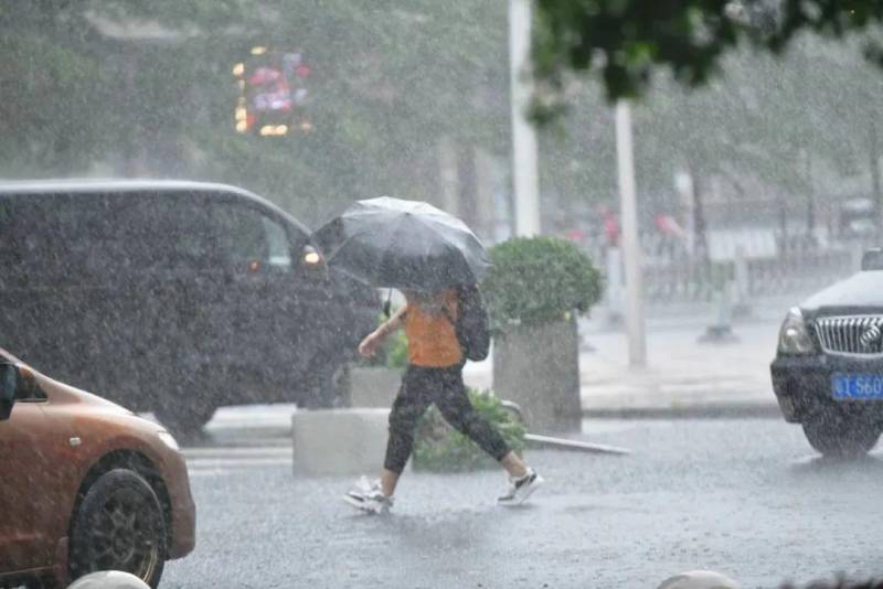 从化区发布防暴雨三级应急响应，多措施应对恶劣天气