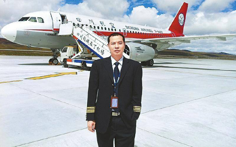 传奇故事真正的中国机长刘传健，128人生命奇迹后的沉默半年