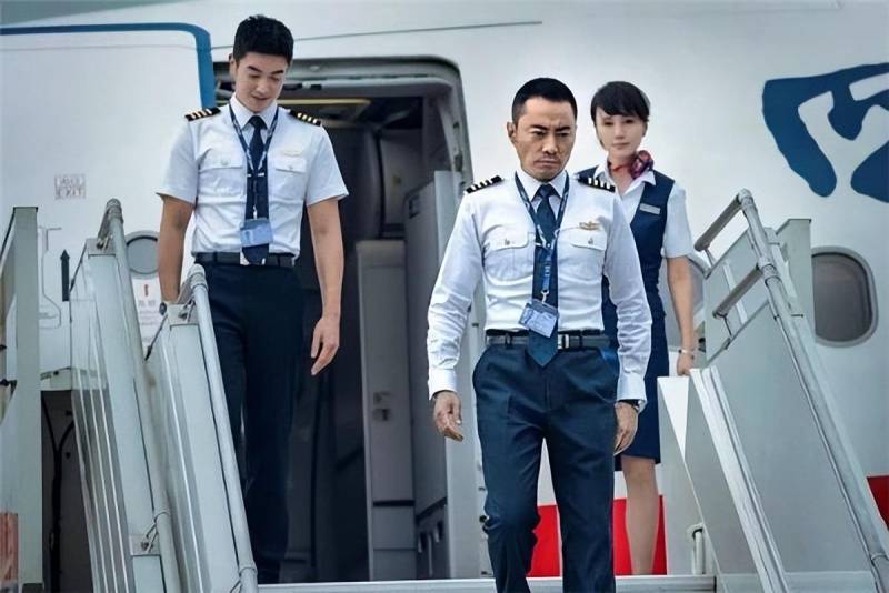 傳奇故事真正的中國機長劉傳健，128人生命奇跡後的沉默半年