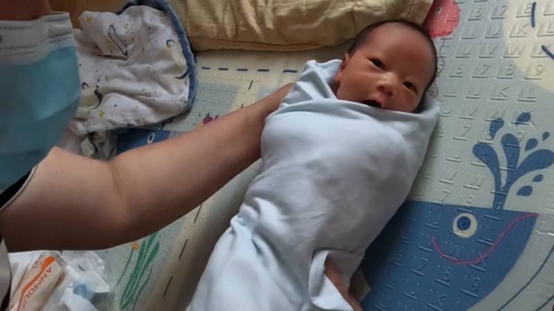 抱被的三種包法，新生兒防驚跳包法詳解