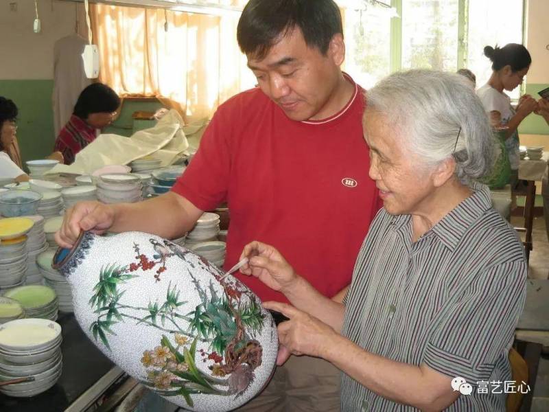 《和平尊，钱美华景泰蓝艺术巅峰之作》