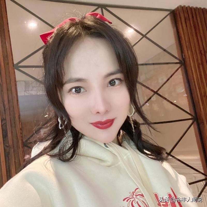 于露露疑似隐婚生子，女儿近照引争议，昔日恋情成焦点