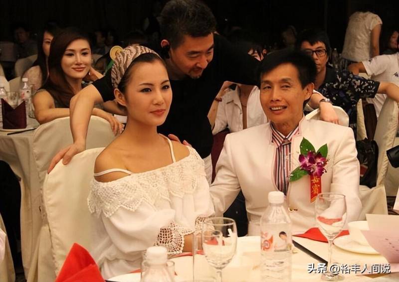 于露露疑似隐婚生子，女儿近照引争议，昔日恋情成焦点