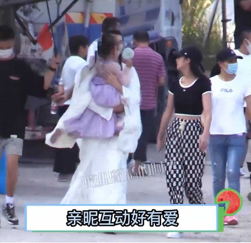 付辛博穎兒攜手亮相活動，夫妻甜蜜互動愛意滿滿